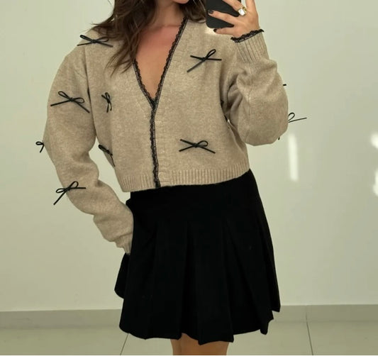 Cardigan Bow – Strickjacke mit Schleifen in Beige